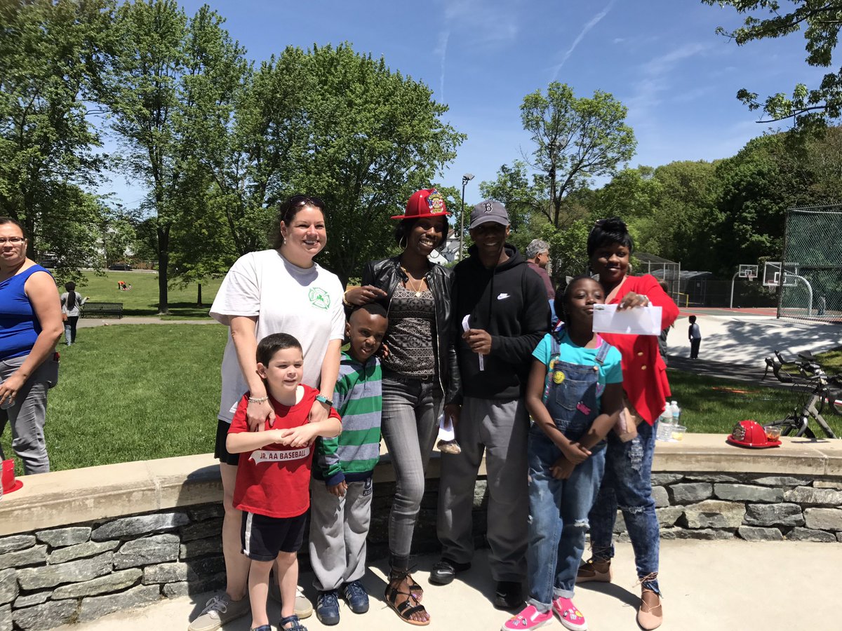 BPSChanning's tweet photo. Thank you @LaunchNorwood &amp; @StopandShop for making Channing Healthy Family Field Day a success! @BPSChanning #GoBPSChanning https://t.co/GyUnildq51