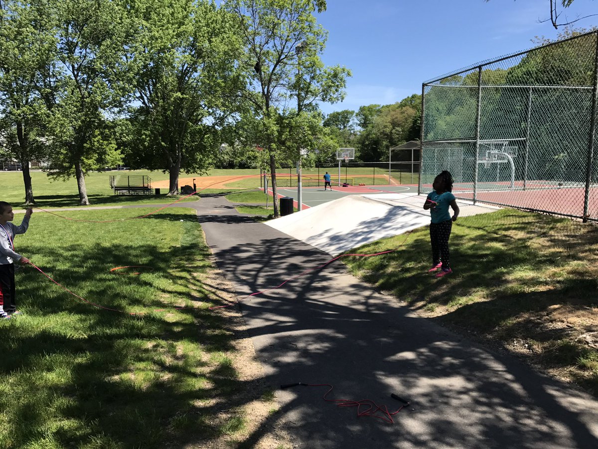 BPSChanning's tweet photo. Thank you @LaunchNorwood &amp; @StopandShop for making Channing Healthy Family Field Day a success! @BPSChanning #GoBPSChanning https://t.co/GyUnildq51