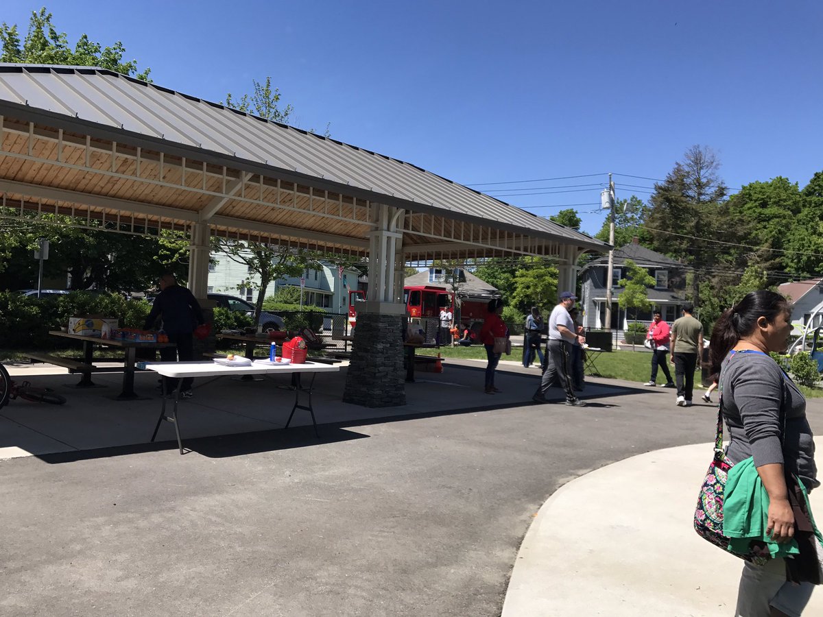 BPSChanning's tweet photo. Thank you @LaunchNorwood &amp; @StopandShop for making Channing Healthy Family Field Day a success! @BPSChanning #GoBPSChanning https://t.co/GyUnildq51