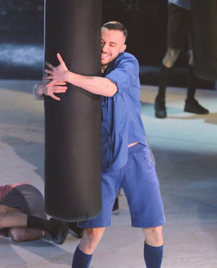 stayforhaz's tweet photo. "Piccola anima, tu non sei per niente piccola" @AndreasMuller96 🌹💙 #AndreasInFinale #amici16 https://t.co/4DXpwi1Y9R