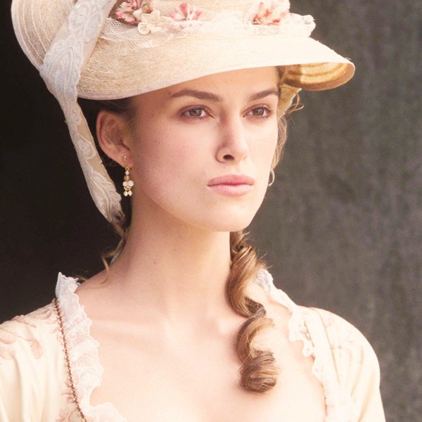 KeiraKfr's tweet photo. Keira Knightley as Elizabeth Swann in Pirates of the Caribbean: The Curse of the Black Pearl (2003) https://t.co/K837yi0Sbt