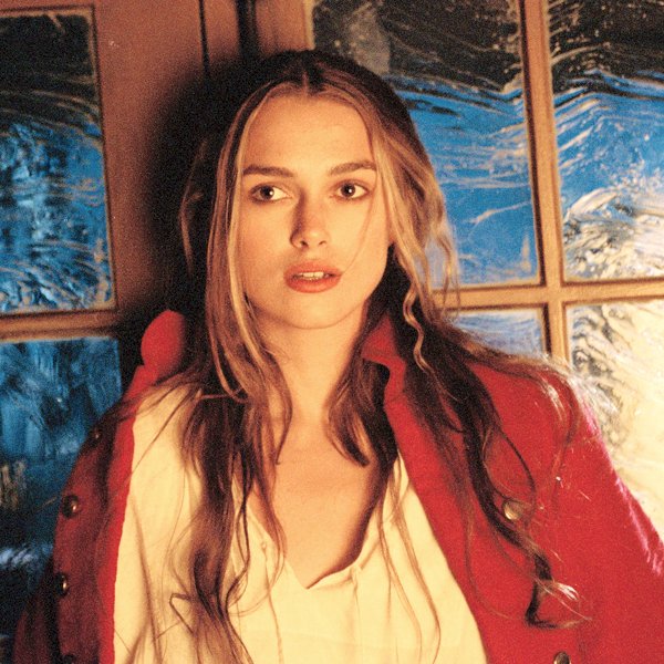 KeiraKfr's tweet photo. Keira Knightley as Elizabeth Swann in Pirates of the Caribbean: The Curse of the Black Pearl (2003) https://t.co/K837yi0Sbt