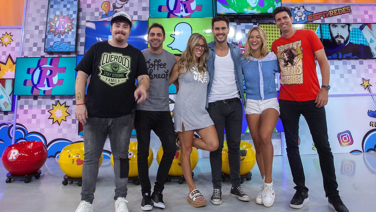 teleshowcom's tweet photo. El backstage de ESPN Redes: así se preparan los conductores antes del programa https://t.co/v4MvdqFT8N | Por Pablo Riggio https://t.co/t55wugf1KA