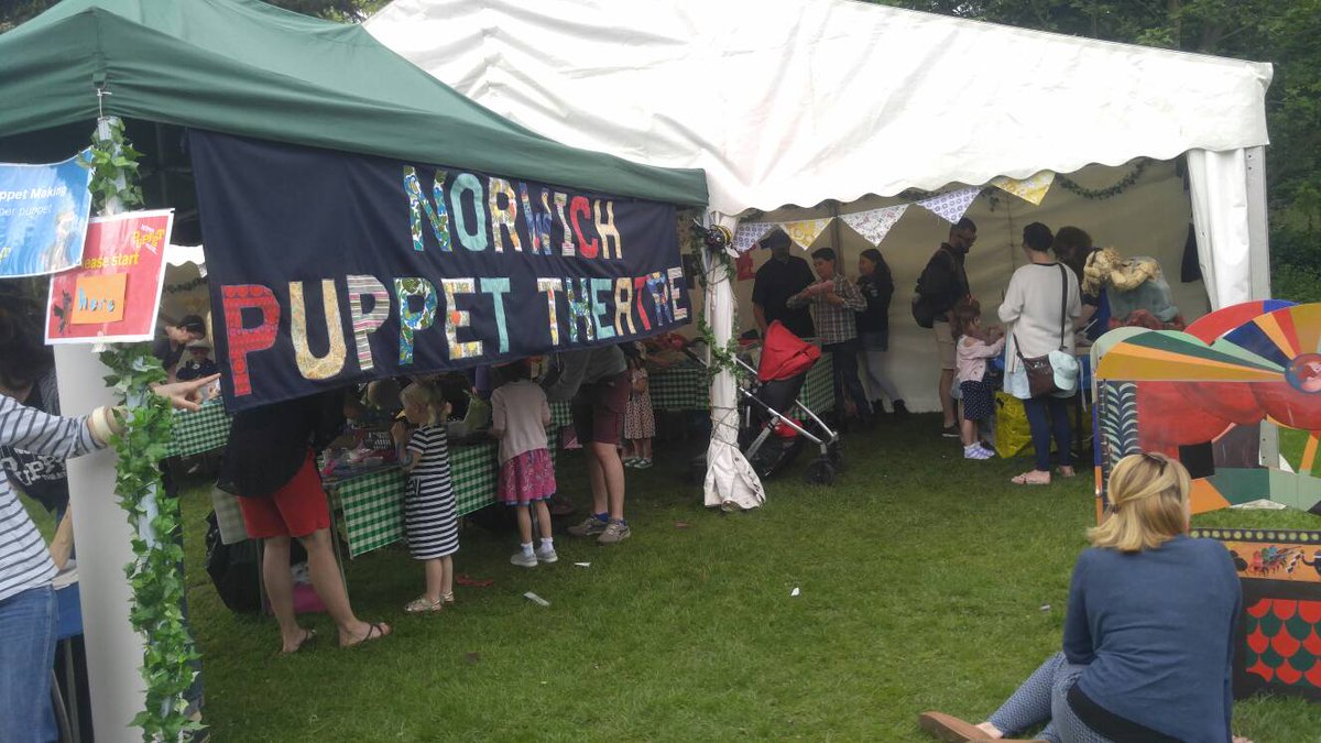 creativefuture3's tweet image. Come and make a puppet @nnfest #nnf17 Garden Party in Chapel Field Gardens this afternoon @norwichpuppet