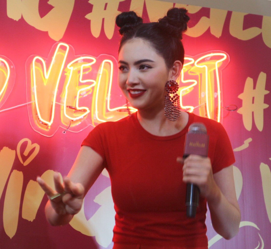 iam_la_a's tweet photo. แซ่บกว่า #magnumredvelvet ก็ท่าเด็ดๆของดาวิกานี้ละ ❤️❤️❤️ #magnumthailand #ดาวิกา https://t.co/j2p8VnL0tz