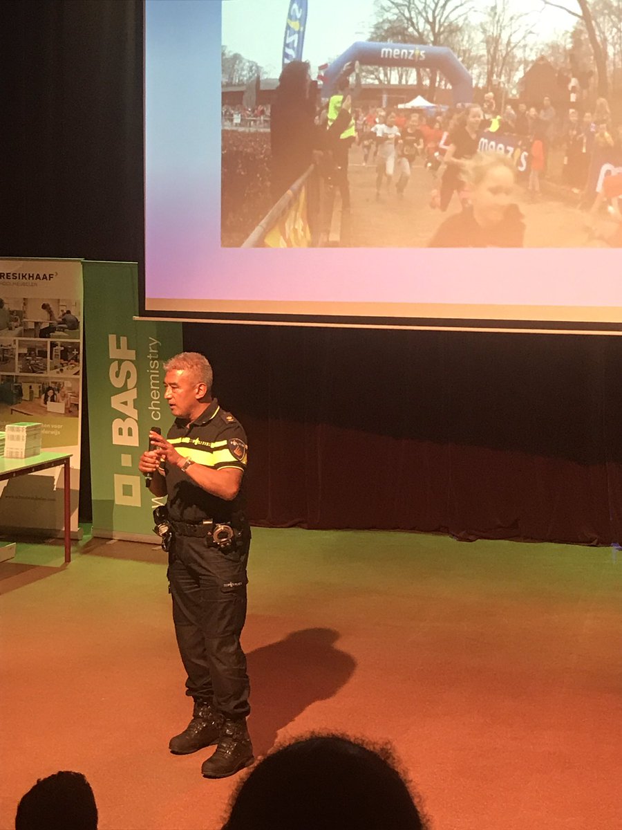 Politieagent Max die les geeft over het ontstaan van de politie <a href="/LeukOmteLeren/">LeukOmteLeren</a> is er gelukkig ook bij. Zo worden regels gewoon leuk!