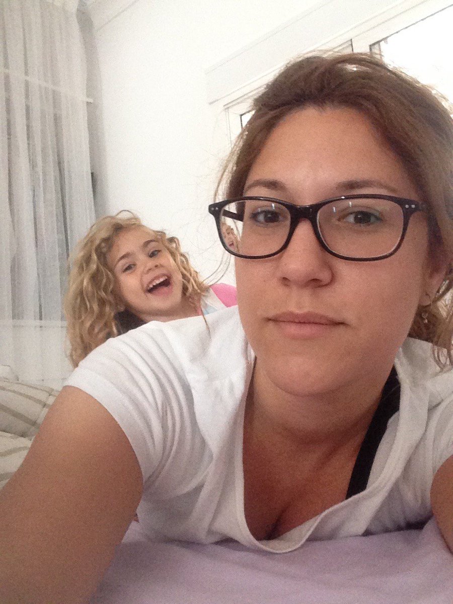 IsabelMara3's tweet photo. domingo remoloneando, no tengo claro a quién le gusta más jj https://t.co/hIkqAvOtJa