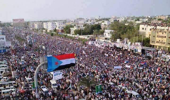 #مليونيه_٢١مايو_عدن

ماذا تريدون أكثر بعد هذه الحشود 
انتهى الكلام هنا فل يقف العالم احترامآ لمطالب هذا الشعب 
وليدعها لتحدد مصيرها