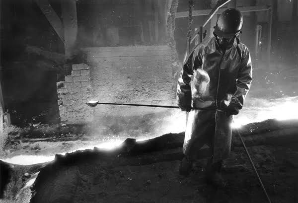 nwi's tweet photo. Steeltown USA photographer captured hard work, sheer size of mills: https://t.co/kXhKNXID1b https://t.co/4gCpDjbgCZ