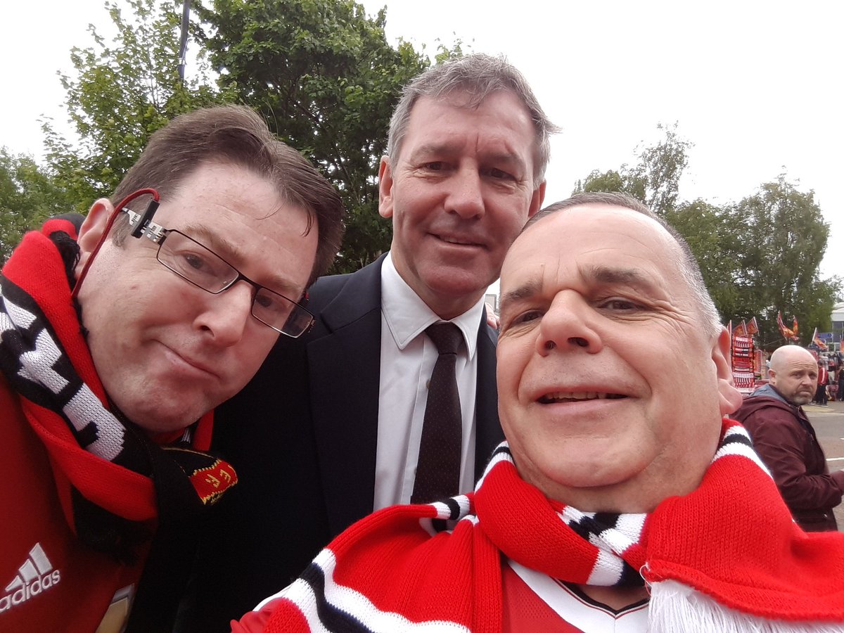 Malachy64's tweet photo. @MandyHenryMedia @DavidMay04 @6hellsbells #MUTVHD look who met me ๐#mufc v #CrystalPalace https://t.co/Gy3EIkbWjQ