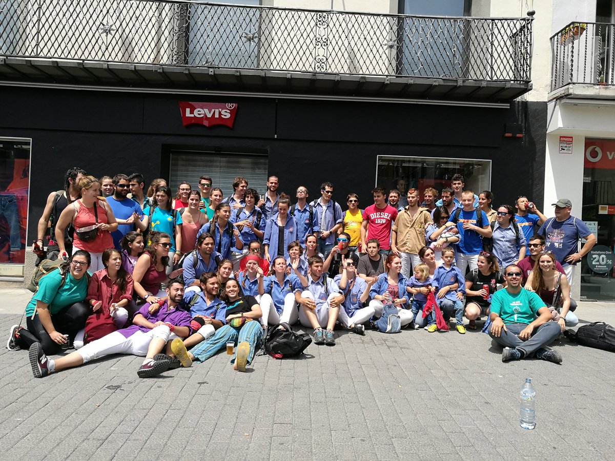 xoriguersudg's tweet photo. Avui uns quants xoriguers hem actuat amb les nostres colles convencionals a olot a la #TrobadaDeCollesGironines #Xoriguers #XorisReturn https://t.co/X2IluL2Oxp