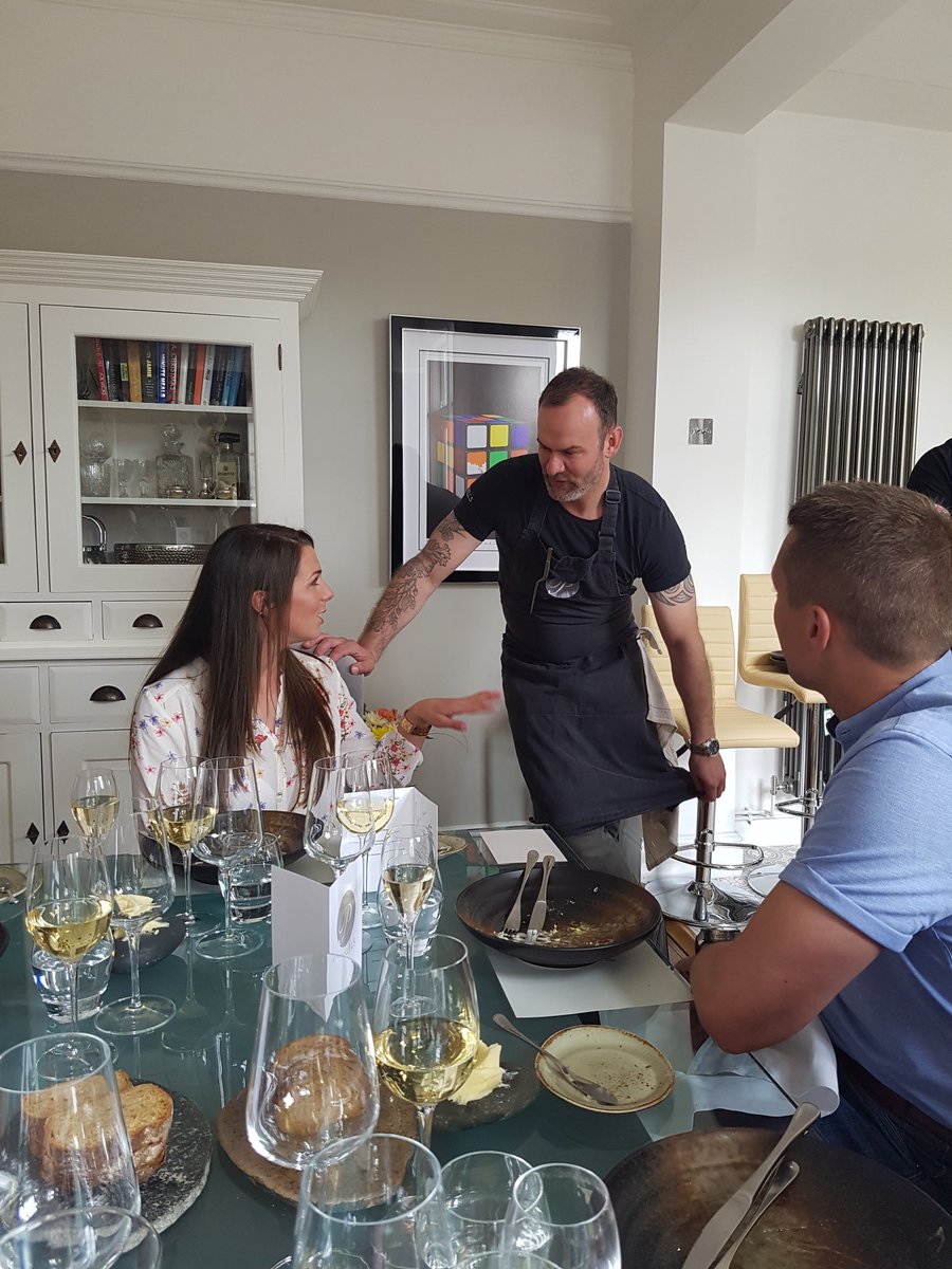 AchievePhysio's tweet photo. When the @yummy_brummie &amp; his team come to your house to cook Sunday dinner 👌 #Food #Foodie #Birmingham #CLFamily https://t.co/OFJK4xzyjn