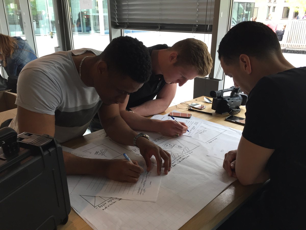 Hipper_Academy's tweet photo. Hipper Academy druk bezig met het maken van een commercial. Binnenkort online! https://t.co/j3lN94jrYI