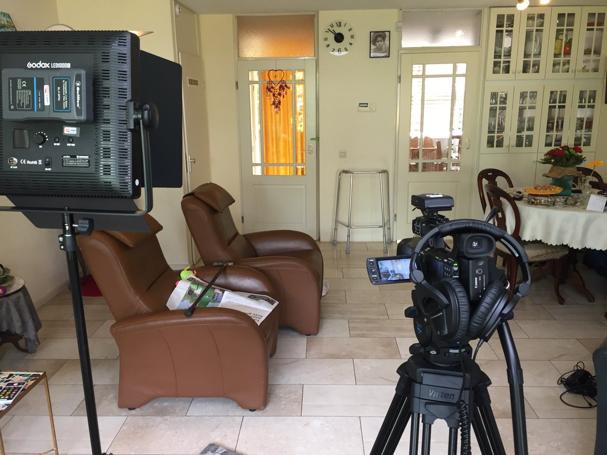 Hipper_Academy's tweet photo. Hipper Academy druk bezig met het maken van een commercial. Binnenkort online! https://t.co/j3lN94jrYI