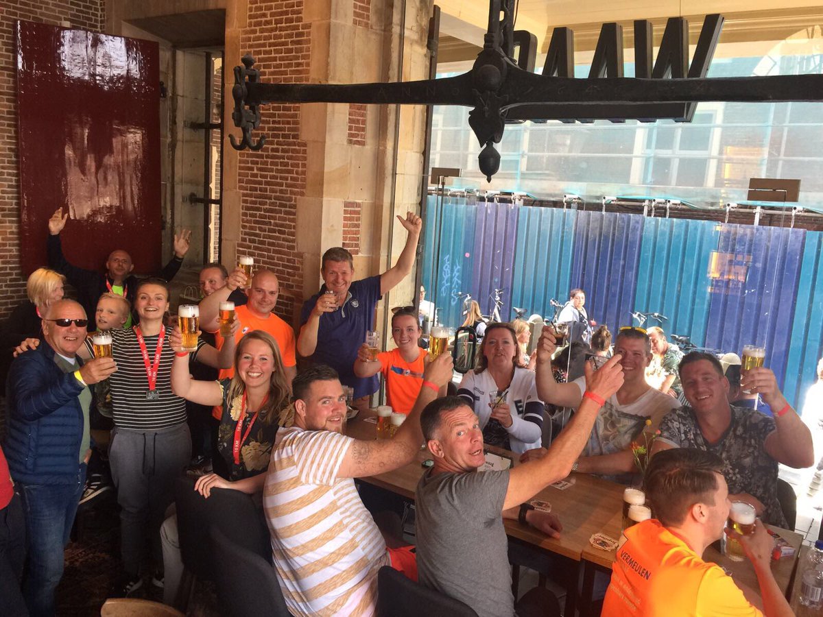 VermeulenGroep's tweet photo. En dan eindelijk de after marathon at the Waag: verdiend! @LeidenMarathon @friesheinis https://t.co/DohKvvXPAa