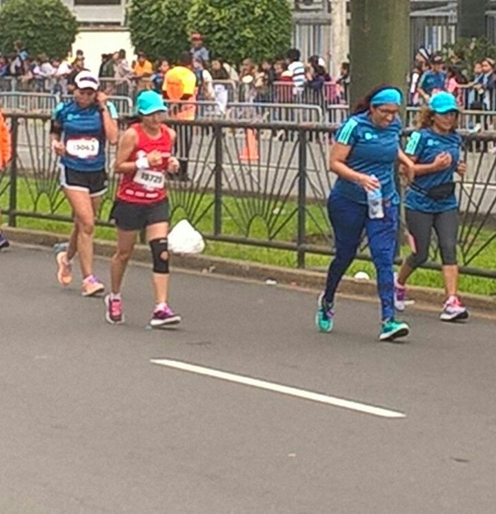 SaveChildrenPE's tweet photo. La fuerza de la mujer también se hace presente para ayudar a los damnificados de #Piura en la Maratón #Lima42K #whyirunlima #UnaSolaFuerza 💪 https://t.co/v58BI3VeHi