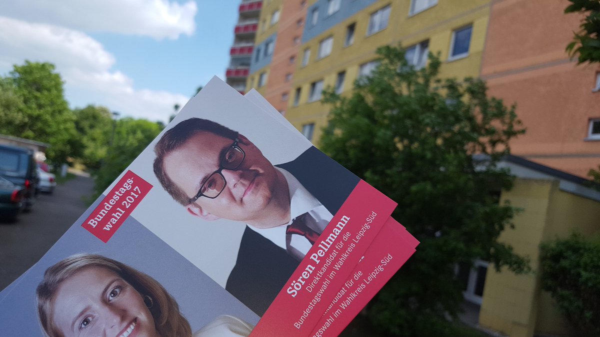 LINKEPELLI's tweet photo. Nach #Bürgerfrühstück und #Neuseen-Classic jetzt noch #Flyerverteilung in #Grünau zur #btw17 https://t.co/0Dcf35K51U
