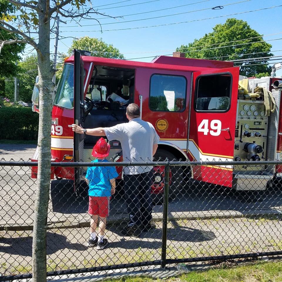 BPSChanning's tweet photo. Special shoutout to @BostonFire for sending a truck and helmets for the Channing Healthy Family Field Day!  @BPSChanning #GoBPSChanning https://t.co/8wjnBi4hYt