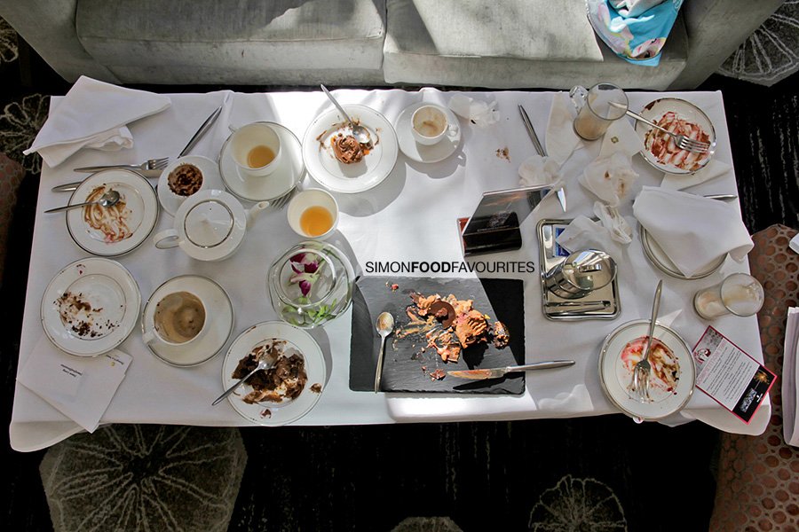 SimonLeong's tweet photo. Sugar hit sorted @ShangriLaSydney #Sydney #INVITE #shangrilasydney #annapolyviou #flatlay #dessert #sugarhit #dessertlife #coffeeandcake https://t.co/KLbgnMMfef