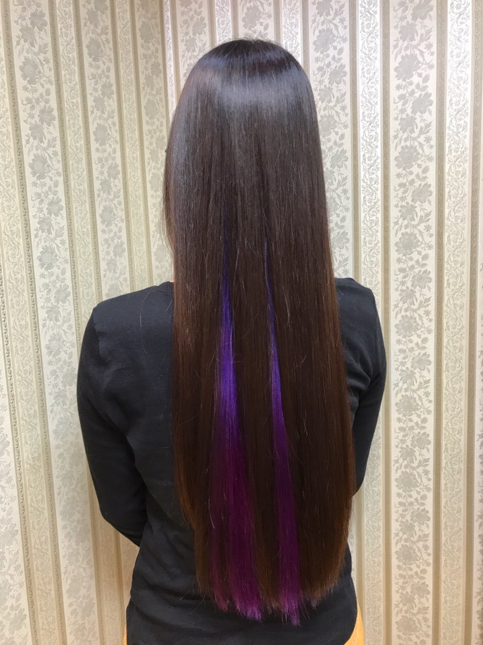 Twitter 上的 シャンテグラム ヘアスタイル紹介 美しいスーパーロングヘアーに夕闇のような色合いのインナーカラー 表面も暗めのブラウンでカラーリングしているので 少し柔らかい印象になります ブリーチ3回くらい T Co Hsbc2oofzb Twitter