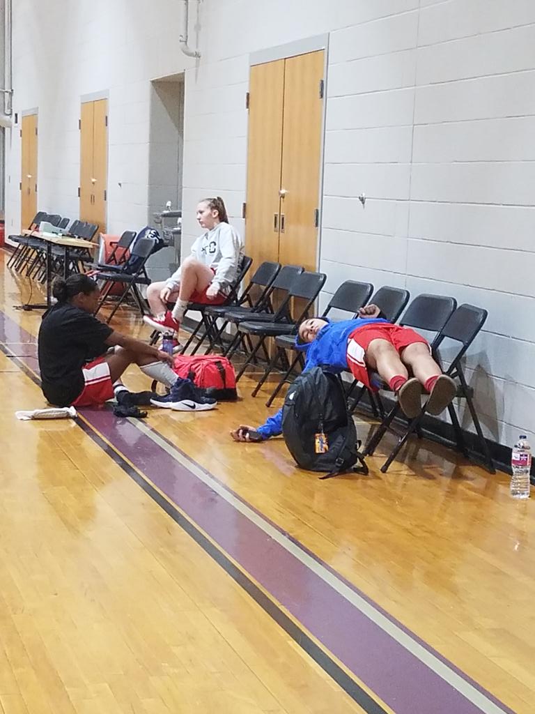 Dunn_didit's tweet photo. 8am game times...ugh! #NLEclipse https://t.co/9BWqk6sMnV