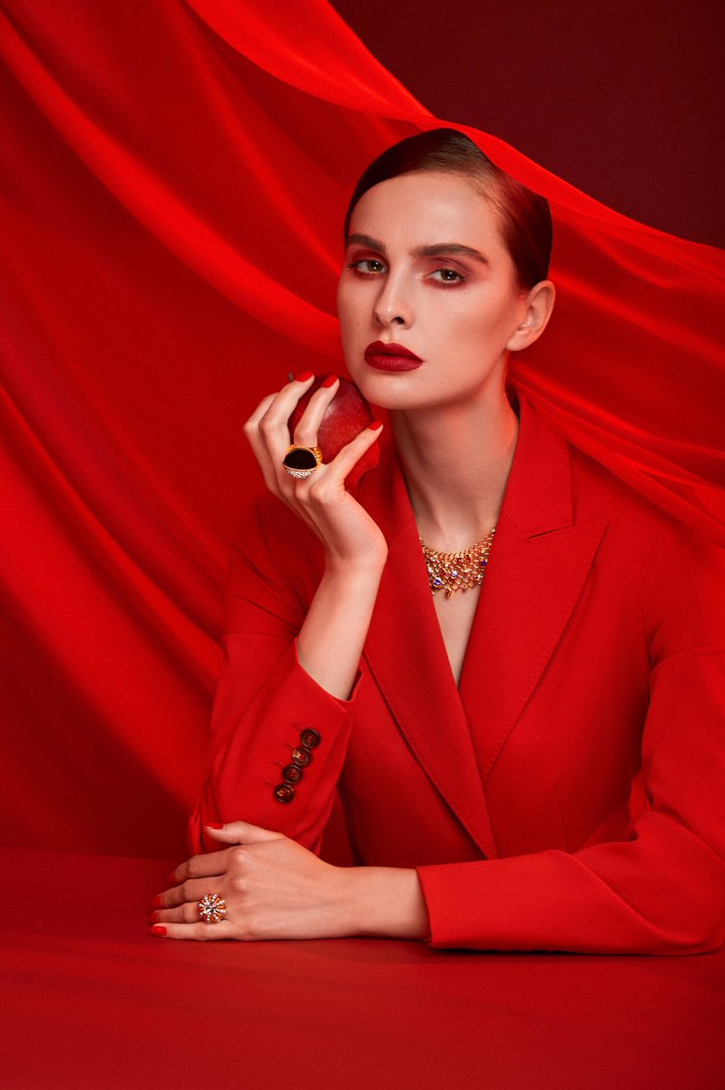 MAC_Mariam_K's tweet photo. RED 
Jewelry shoot for @Yasminadotcom 
#maccosmetics 
#mariamkhairallah
#yasminaprojects 
#MiddleEast 
#Red https://t.co/AEHfSOw3p3
