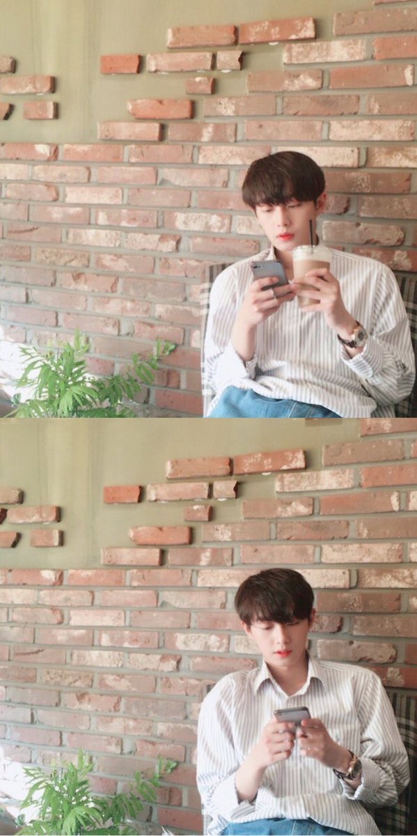 lifefor0min's tweet photo. 저는 따로 사진에 단색배경같은거 두는거 안좋아해서 사진 두개 붙여봤는데 배경화면으로 딱이네료,,, 쓰실분들 쓰시라고 ,,
#김용국 https://t.co/HdVNmD4cbi