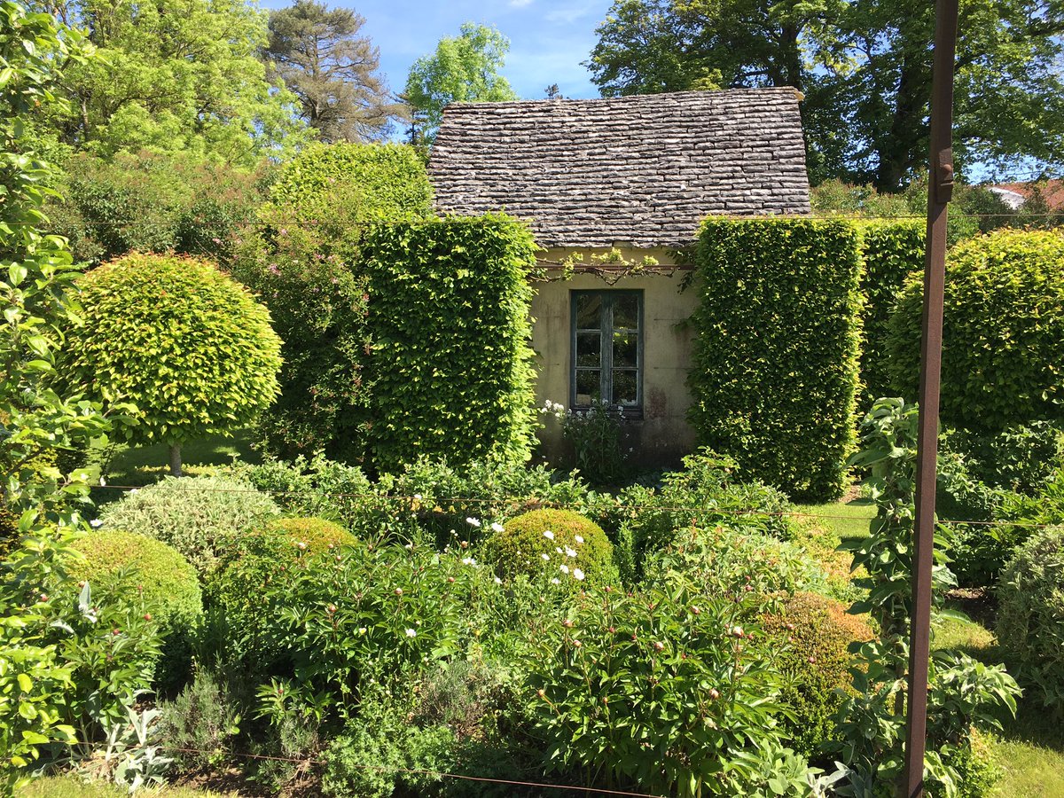 alainhoupert's tweet photo. #Lantilly, son Jardin remarquable avec une superbe collection de pivoines arbustives https://t.co/oiX1oB0trB