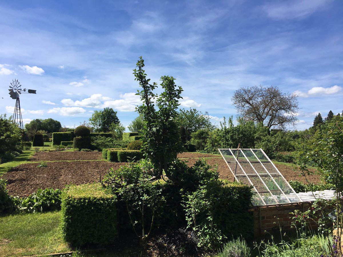 alainhoupert's tweet photo. #Lantilly, son Jardin remarquable avec une superbe collection de pivoines arbustives https://t.co/oiX1oB0trB
