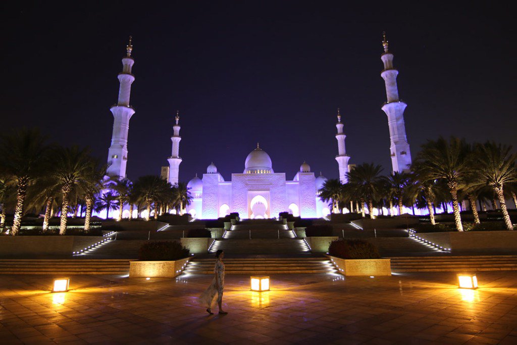 5 Misconceptions about Abu Dhabi &amp; Dubai discoveringnewskies.com/5-misconceptio…