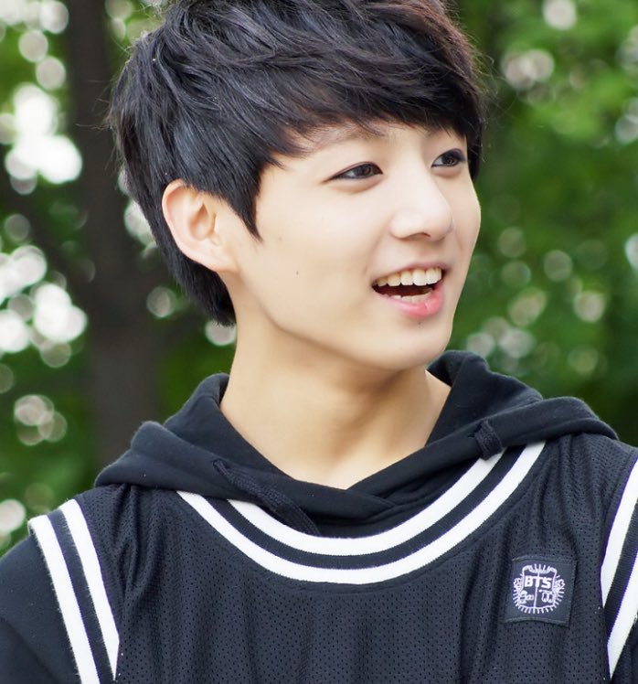 sityves's tweet photo. no puedo con lo bebé que era Jungkook en no more dream, la pubertad si que le pegó fuerte #BTSBBMAs https://t.co/9B3tc4wj21