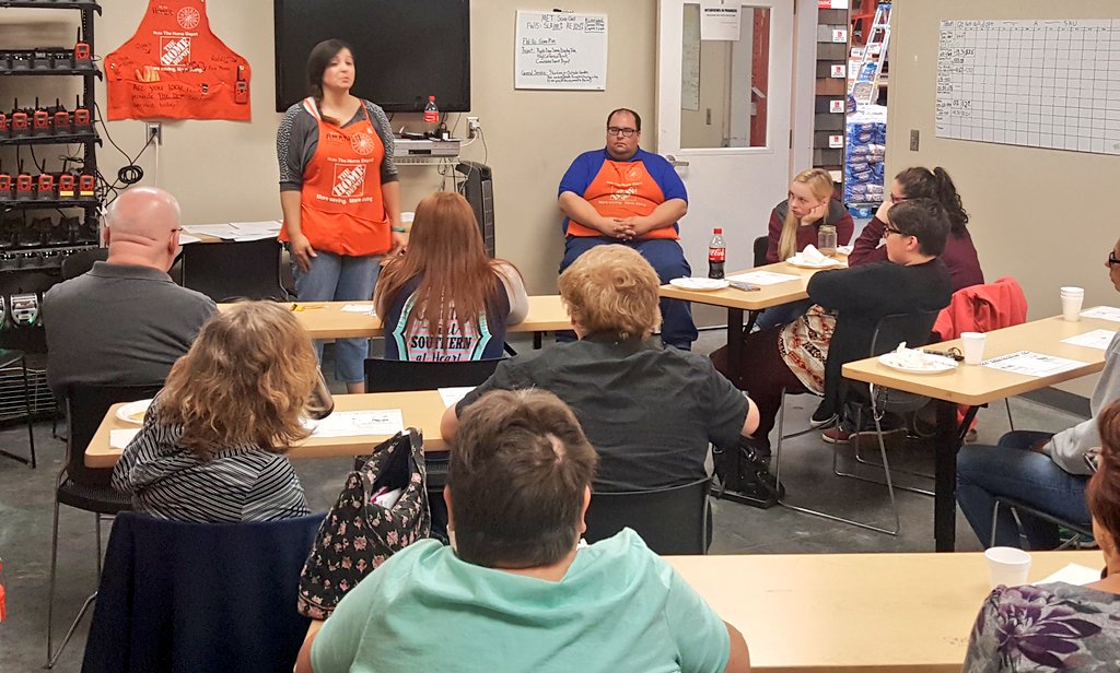 BlakeSM2220's tweet image. Huge Thank you to Sunny, Josh and Amanda for leading by example and investing in our associates with Cashier training #BobLisa #OpsStrong