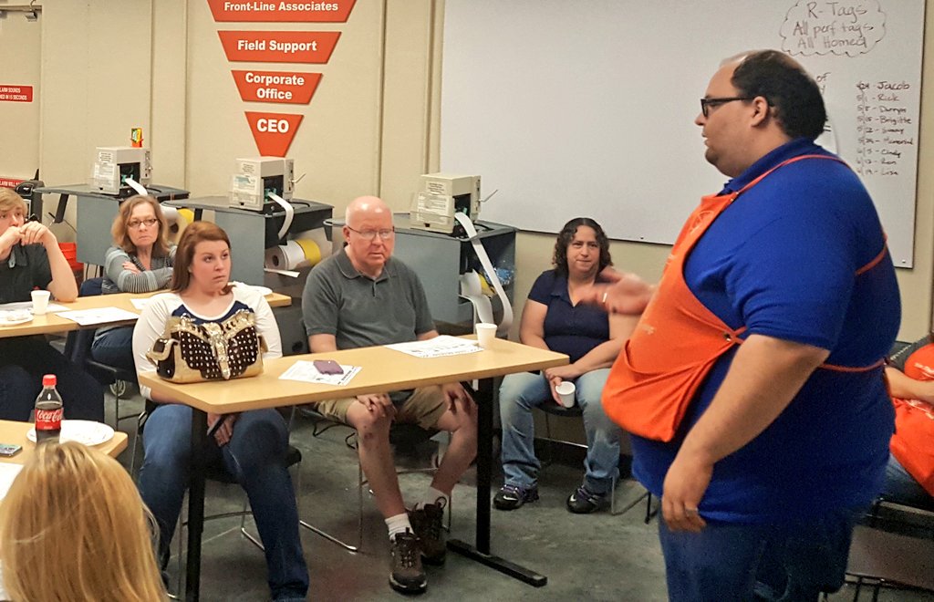 BlakeSM2220's tweet image. Huge Thank you to Sunny, Josh and Amanda for leading by example and investing in our associates with Cashier training #BobLisa #OpsStrong