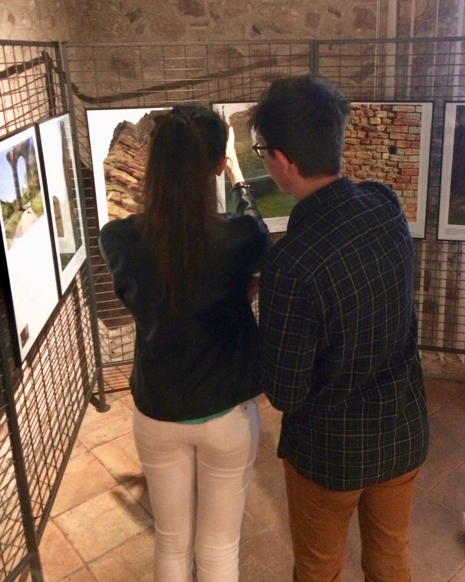 LycStEx's tweet photo. Les latinistes @LycStEx, au musée archéo de Fréjus, présentent leur expo photos "ruines d'aujourd'hui" et leurs épitaphes. #NuitsdesMusees https://t.co/GsFWgIlkYk