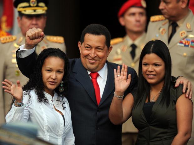 ElNacionalWeb's tweet photo. “La riqueza de los Chávez deja corta la de los Gómez” https://t.co/YnXgKZ94m1      
   https://t.co/tUH0h8Pdrl