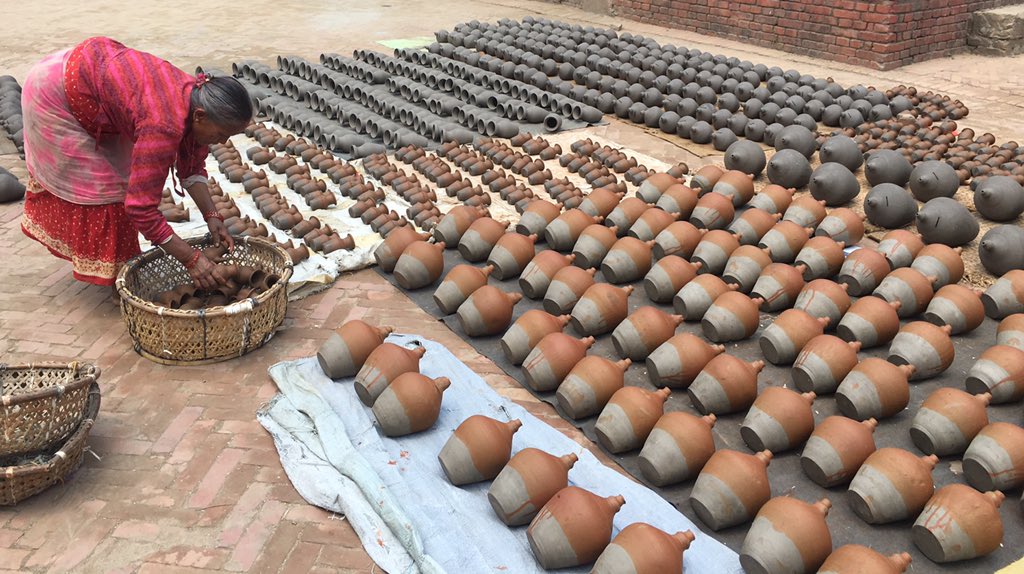 RachelChang's tweet photo. Left out to dry! 🏺🇳🇵 #PotterySquare #potter #locals #kathmandu #nepal #justwanderingasia #gadv #natgeojourneys https://t.co/dF0dTQVLxQ https://t.co/0KXEoOQzgH
