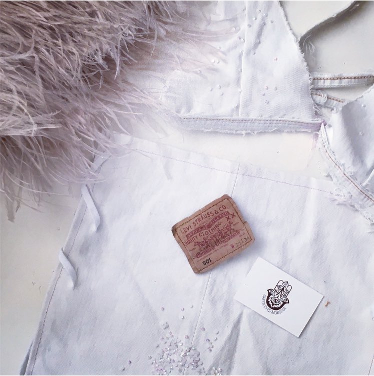 GREENEYEDMON_NW's tweet photo. ✨CUSTOM DENIM ORDERS GET YOUR ORDER IN FOR FESTIVAL SEASON 🦄WE ONLY EVVER USE @LEVIS  DENIM REWORKED INTO ONE OFF DESIGNS  ✨ #ibizababies https://t.co/bV5cpMOn1V