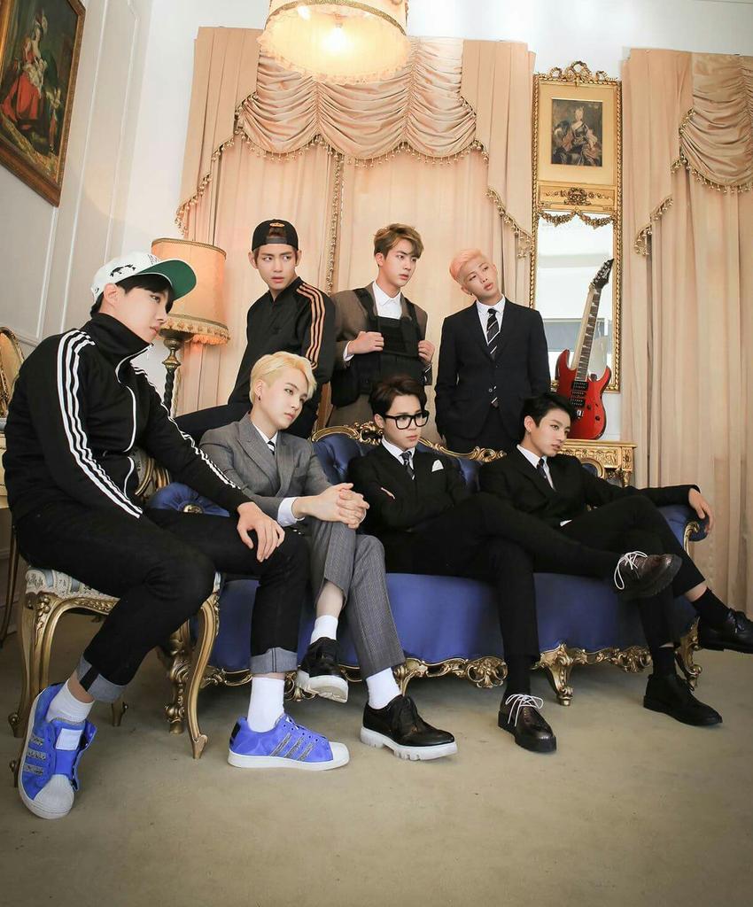 BTSbornfirst's tweet photo. 💜#BTSBBMAs #BeYourWINGS 💜

Why I love BTS:
The amazing brother-bond that even feels like chemistry https://t.co/kY1IbnhWJ1