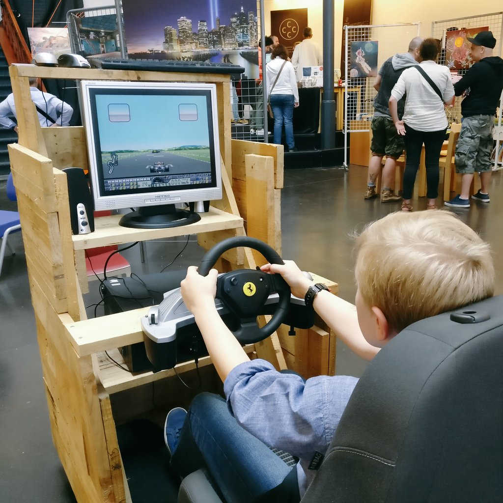 Vroom Vroom! 🕹️🚘 #cafench #retrogaming
