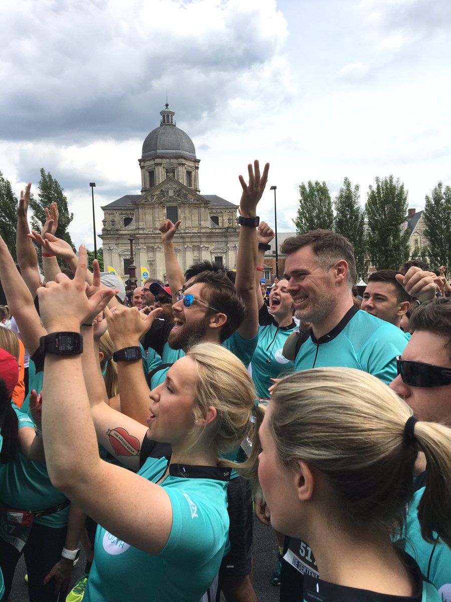 Want to see how our ambassadors are doing on their first official 10k race? Go to #win4youth Instagram live stories !