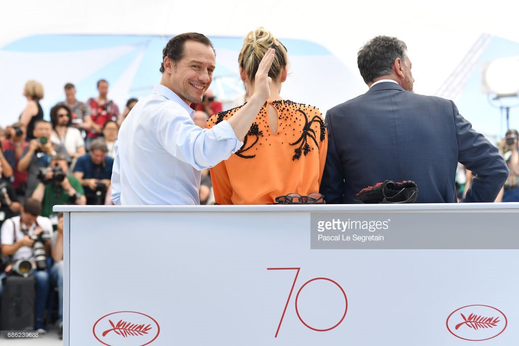 ferraginapress's tweet photo. #StefanoAccorsi #photocall #cannes70 #Fortunata #jasminetrinca #sergiocastellitto #photo by #PascalLeSegretain #gettyimages #cannes https://t.co/Y401PHkFTd
