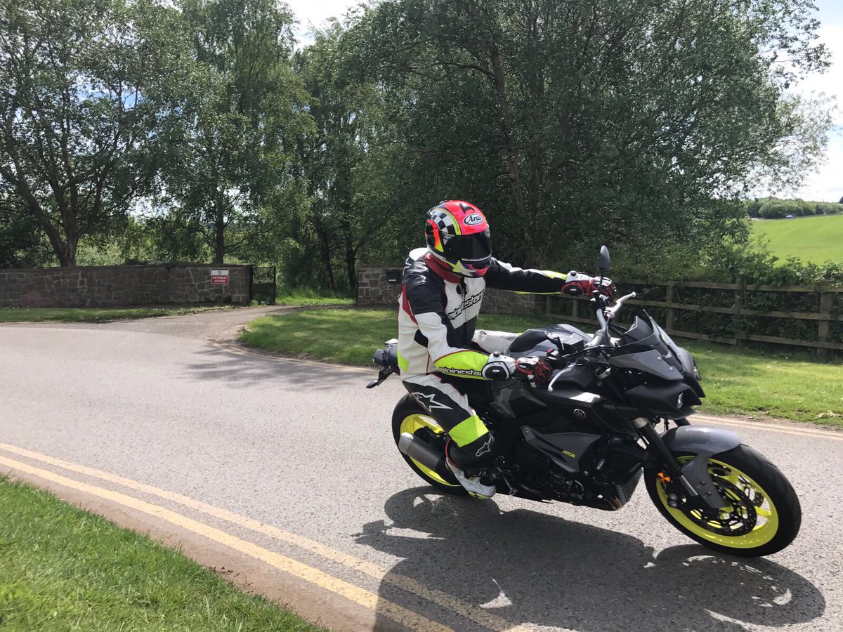 fman256's tweet image. 🌝Suns out, new ride is out! 🏍@YMUKofficial #yamaha #mt10