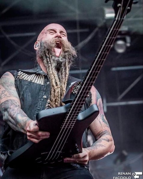 FFDP's tweet photo. Happy Birthday, @5FDPChrisKael! 🤘🏻👊🏼💥 Drop Chris a #ShitYesSon in the comments! https://t.co/7laISJrTCY