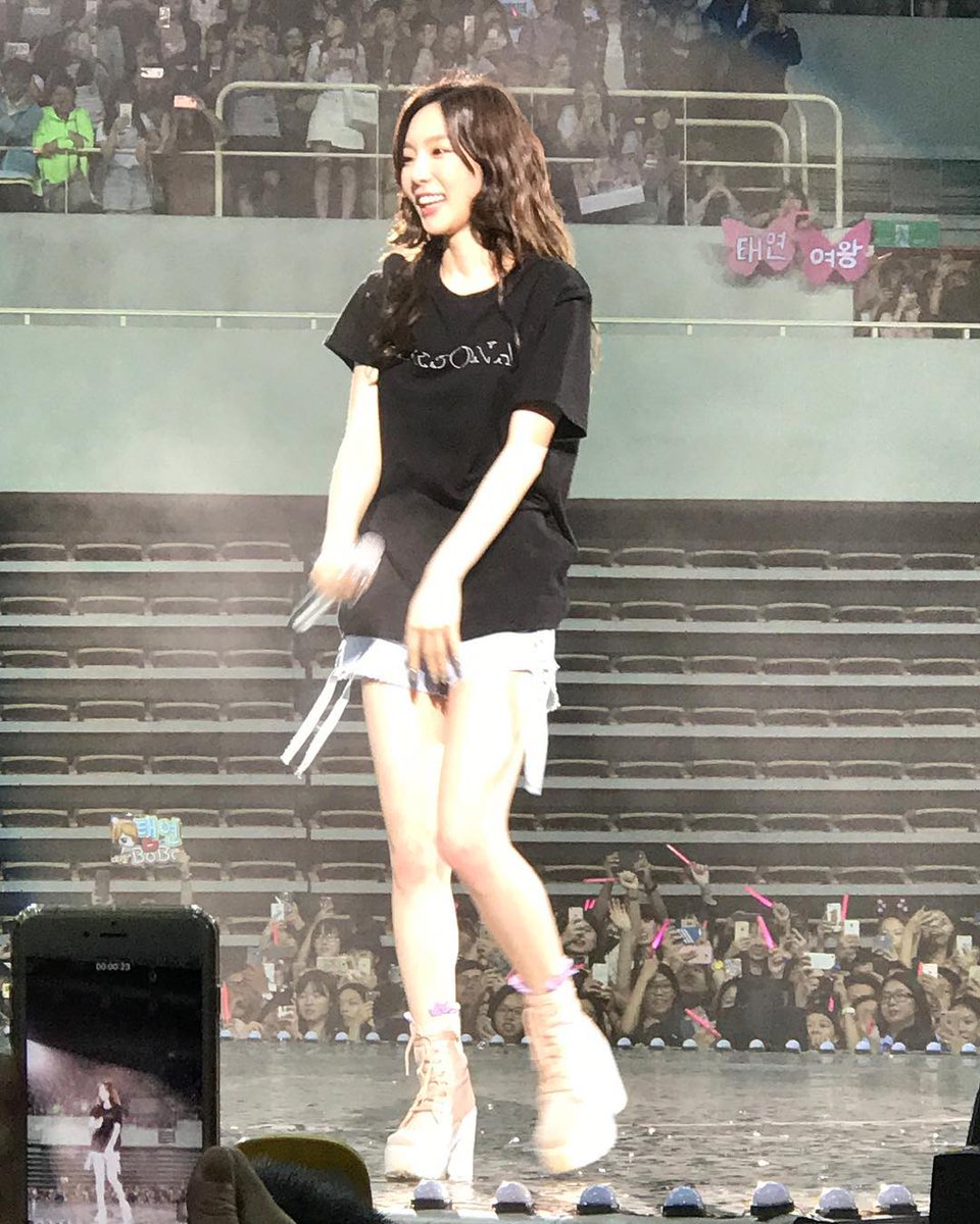 [PIC][18-05-2017]TaeYeon khởi hành đi Đài Loan để biểu diễn tại 3 đêm Concert “PERSONA” vào hôm nay - Page 5 DAWyFgPXsAAmA8v