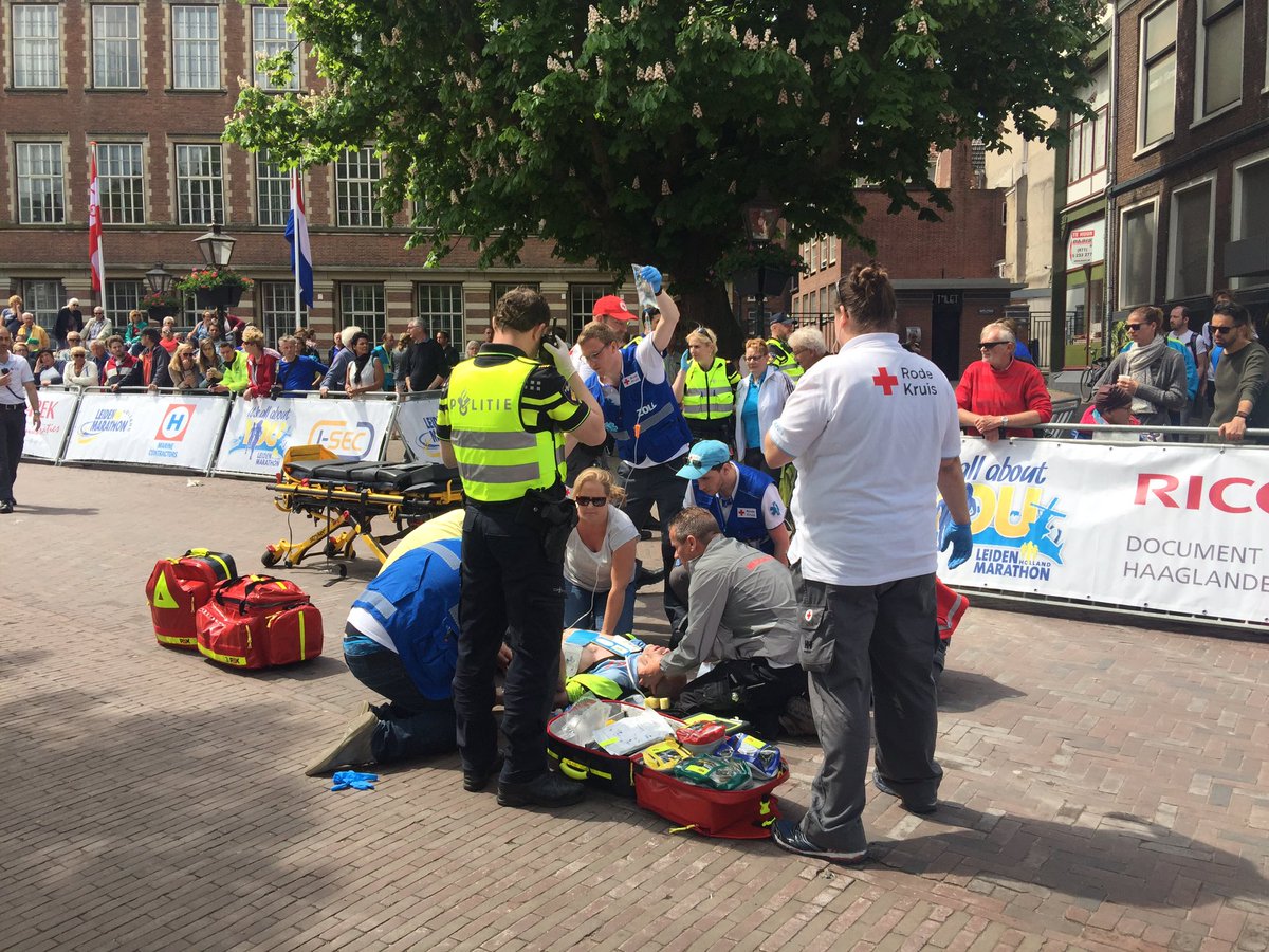 Any news on the runner who collapsed before the finish line <a href="/LeidenMarathon/">Leiden Marathon</a>? Hope he's ok. #leidenmarathon