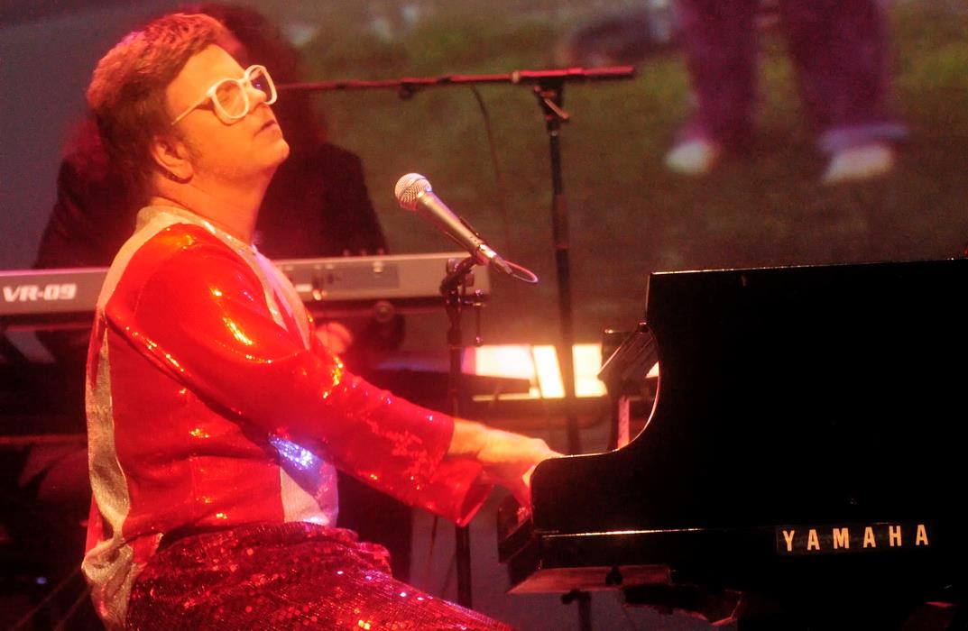 EltonRohn's tweet photo. Our show @SandersonCentre for Brantford #ontario150 #canada150 Shot by special guest @johnrrowlands #Brantord #canada411 https://t.co/nvunZQfV1X