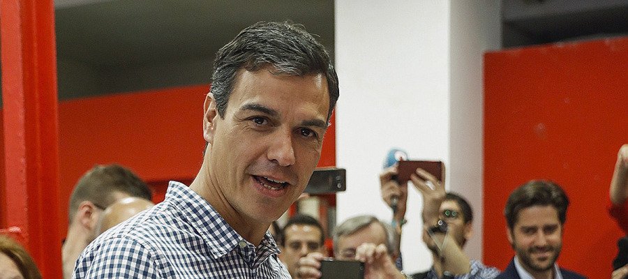 sextaNoticias's tweet photo. Pedro Sánchez gana la batalla por la secretaría general del PSOE a Susana Díaz #L6Primarias https://t.co/VzjeM9Bycx https://t.co/RuW6e7svFw