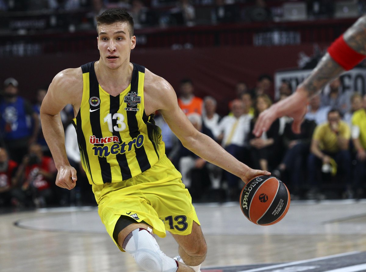 Bu gece sirtaki yok, "Zeybek" var...
#FENER4GLORY #F4Glory
hry.yt/BhYTG