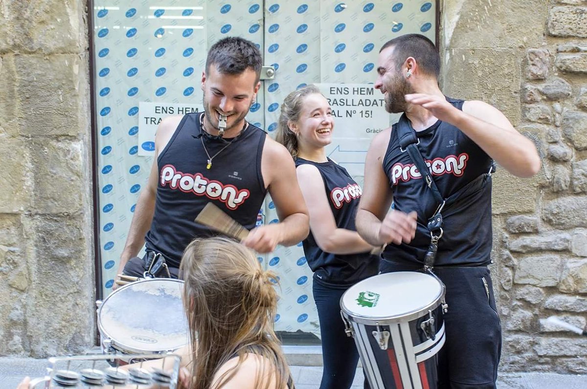 protonspercu's tweet photo. ENERGIA POSITIVA 😘 // 📷@violetaaguilo // #Protons #Protons10 #quarks #Percussion #Drums #Futur #Positive #show #streetstyle https://t.co/yMopwIrFBR