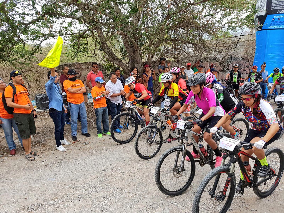 Está mañana dimos banderazo junto a mi amigo @tperezcalvo de #PrimeraCarreraMountainBikeChilpocludos, Gran Iniciativa! @HectorAstudillo